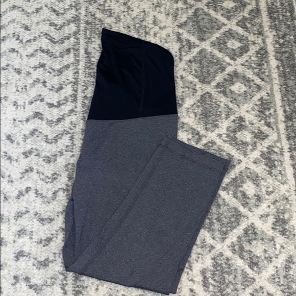 ✨5 for $25✨ Maternity capris yoga pants - Picture 7 of 9